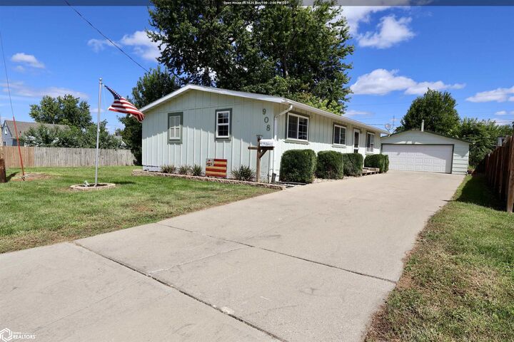 908 S 11th Avenue  Marshalltown IA 50158 photo