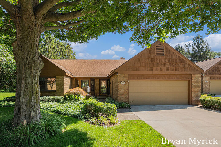 Property Photo: 305 Foxcroft Circle MI 49423