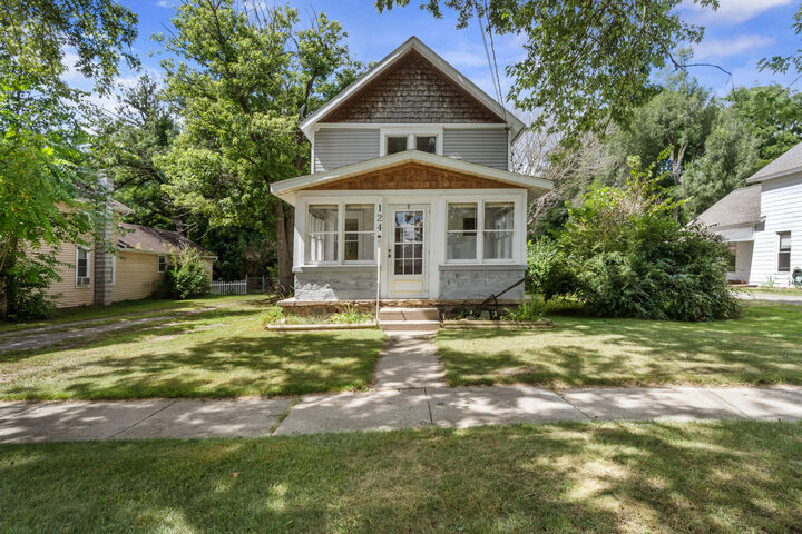 124 Broad Street  Brooklyn MI 49230 photo