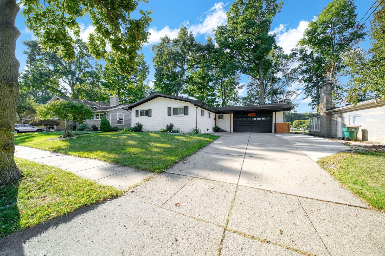 Property Photo: 2811 Woodview Drive MI 48911