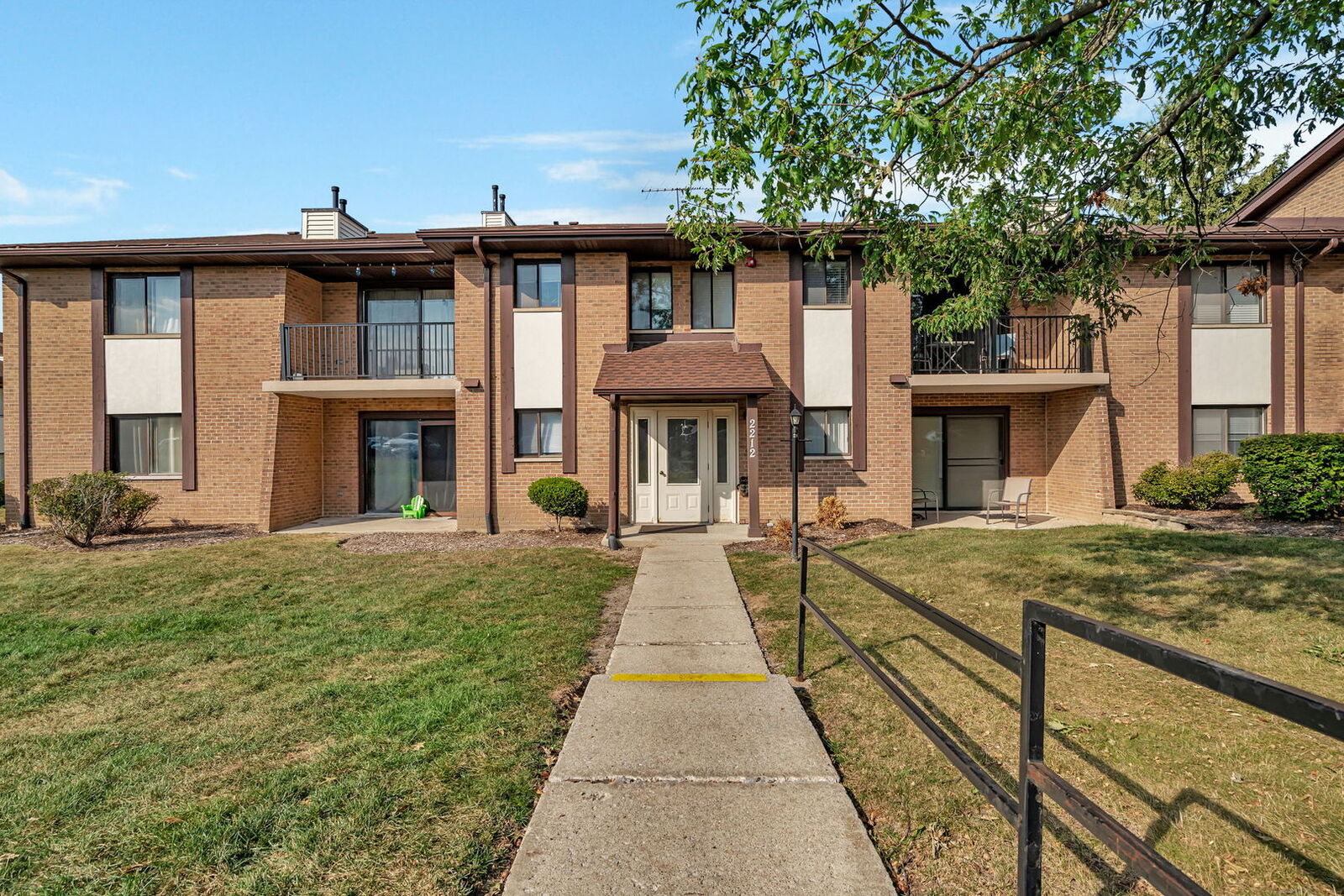 Property Photo: 2212 Wharf Drive 2102 IL 60517