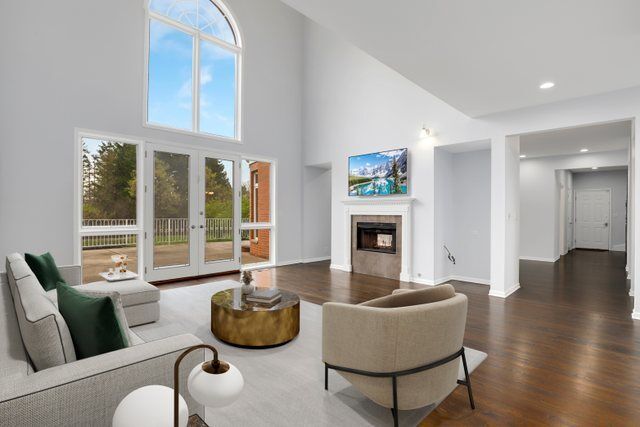 Property Photo: 309 Dundee Road IL 60010