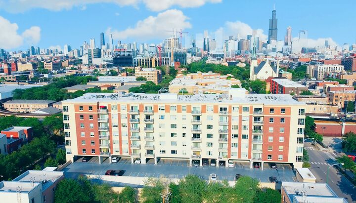 Property Photo:  100 N Hermitage Avenue 916  IL 60612 