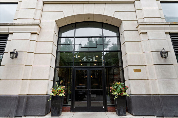 Property Photo: 451 W Huron Street 505 IL 60654