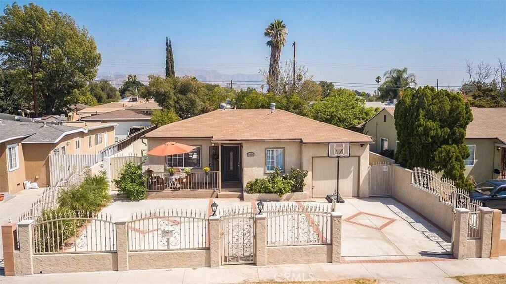 Property Photo: 7914 Agnes Avenue CA 91605