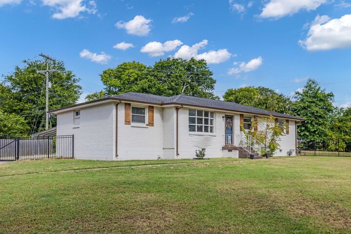 Property Photo: 6452 Thunderbird Dr TN 37209