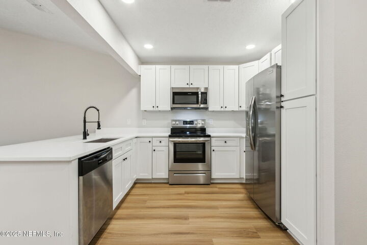 Property Photo: 3801 Crown Point Road 3114 FL 32257