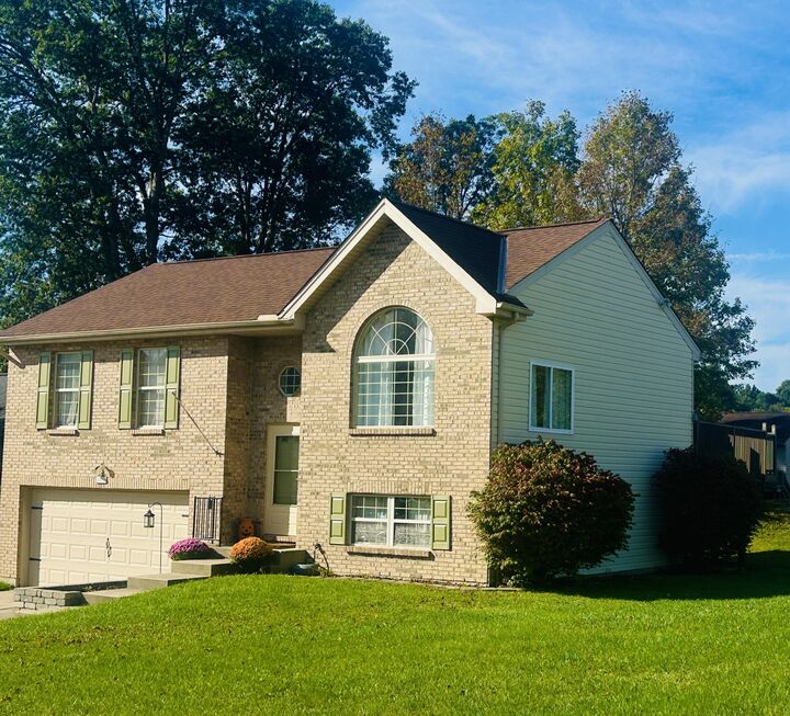 Property Photo: 2 S Bellewood Court KY 41001