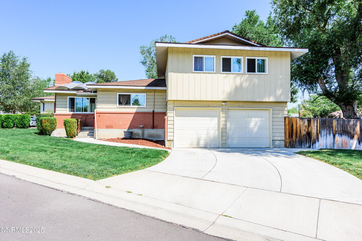 Property Photo: 421 Glenmanor Drive NV 89509