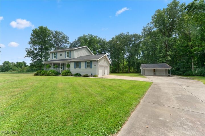 Property Photo: 1761 Rustic Run Road SW OH 44481