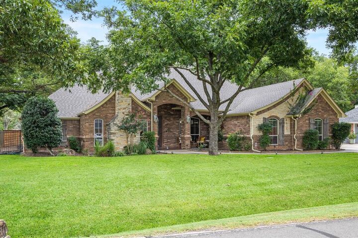 Property Photo: 8821 Ravenswood Road TX 76049
