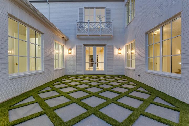 Property Photo: 10326 Crestover Drive TX 75229
