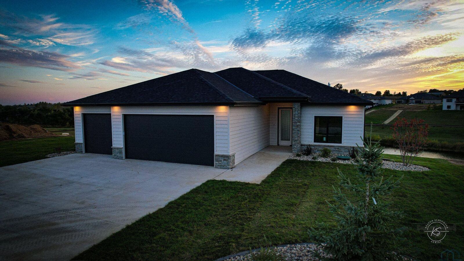 Property Photo:  4529 Elk Creek Road  IA 51106 