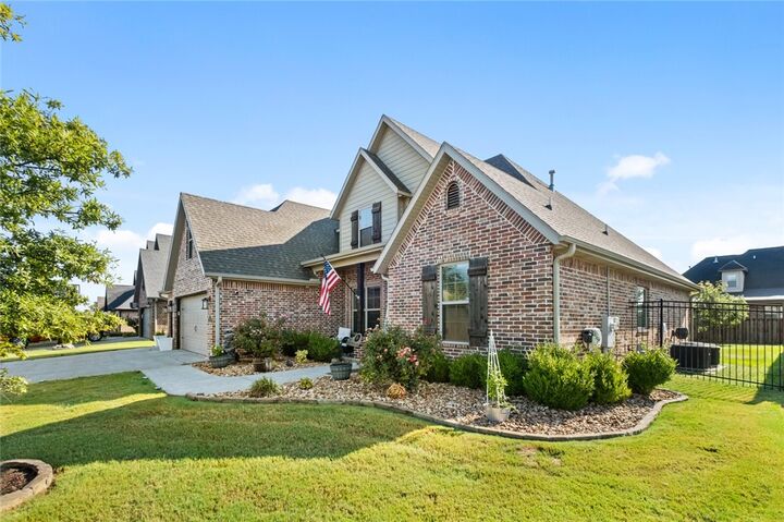 Property Photo: 201 SW Highland Road AR 72712