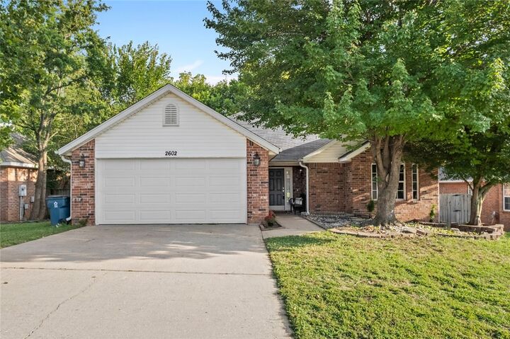 Property Photo:  2602 Seminole Street  AR 72712 