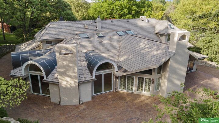 Property Photo: 9465 Jackson Circle NE 68114