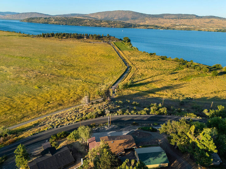 Property Photo: 2699 Lakeshore Drive OR 97601