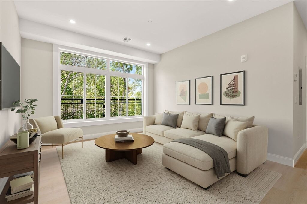 Property Photo:  7 Cross St 304  MA 01887 