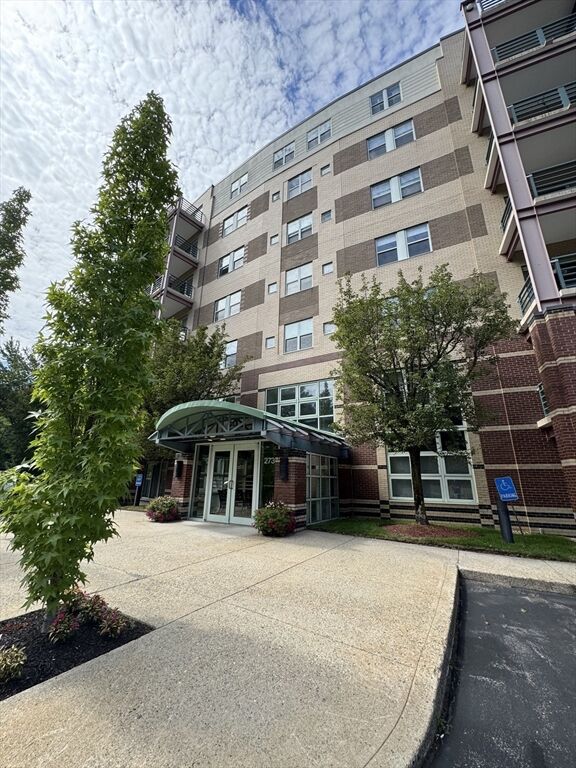 Property Photo:  273 Cambridge Rd 202  MA 01801 