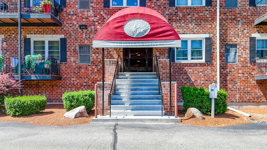 Property Photo:  14 Dallas Dr 308  MA 01826 