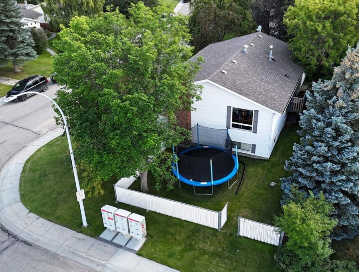 Property Photo: 5301 15 Ave AB T7E 1H2