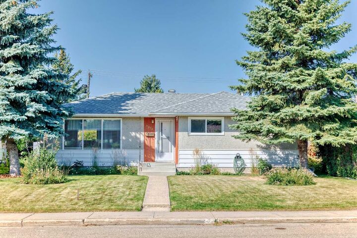 Property Photo: 3314 44A Avenue AB T4N 3J8