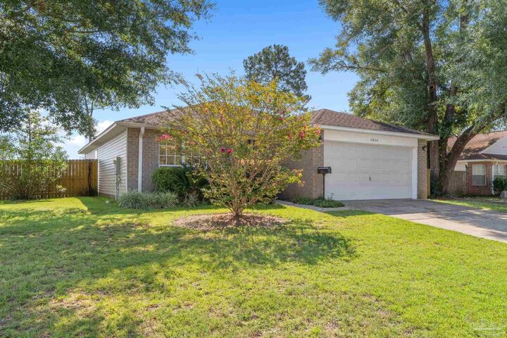 Property Photo: 7054 Tylerwood Ct FL 32570