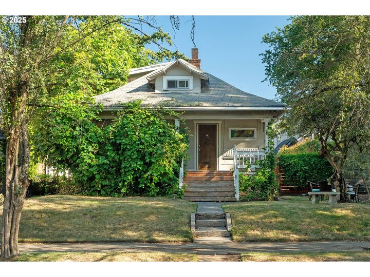 3755 SE Lincoln St  Portland OR 97214 photo