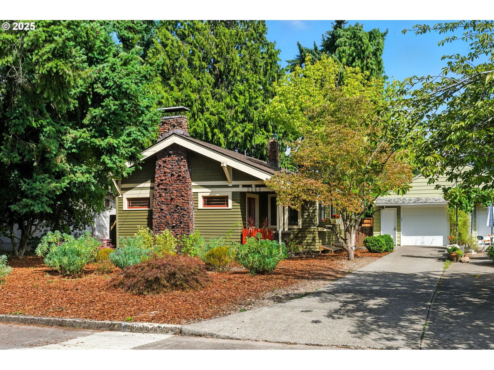 Property Photo: 2265 N Dekum St OR 97217