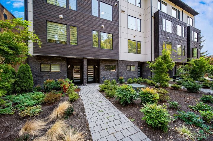 Property Photo:  17338  Bothell Way  NE  WA 98011 