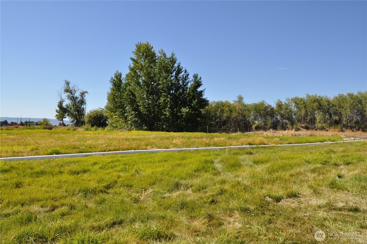 Property Photo: 4 Xx Walker Drive WA 98926