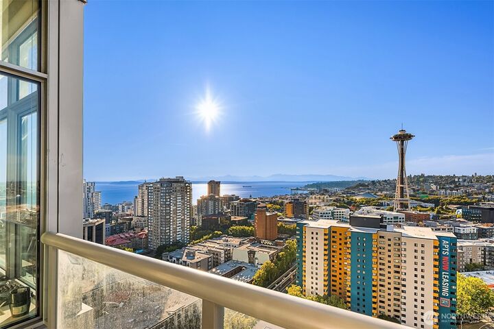 Property Photo: 583 Battery Street 2504N WA 98121