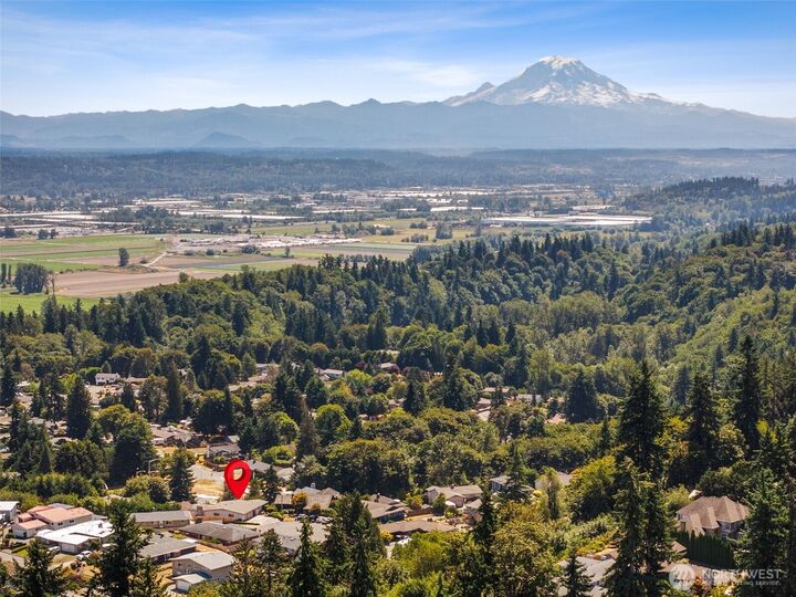 Property Photo: 4233 S 252nd Place WA 98032