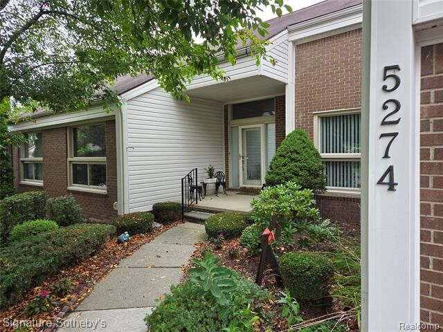 5274 Simpson Lake Road  West Bloomfield Twp MI 48323 photo
