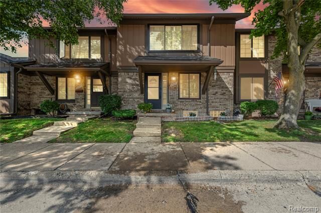 Property Photo: 2384 Cardigan Court MI 48091