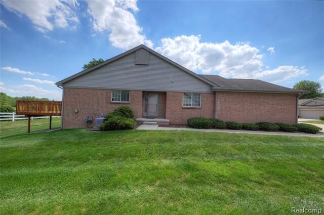 Property Photo: 1913 Pebble Creek Drive MI 48188