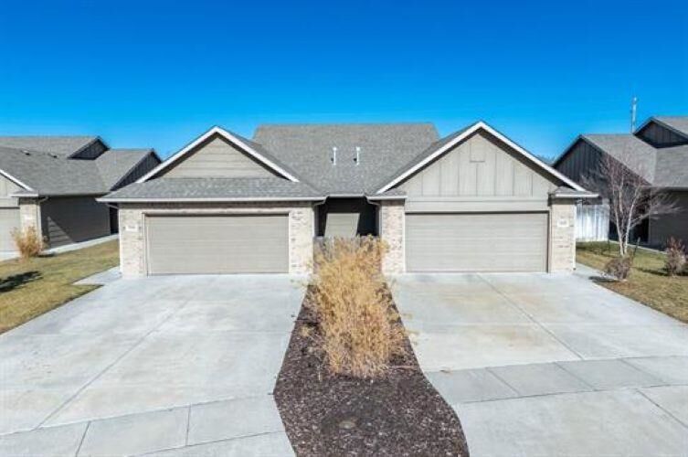 Property Photo:  3307 E Aster St  KS 67037-2048 