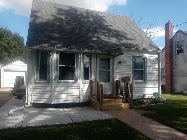 Property Photo: 107 Adams St Street WI 53511