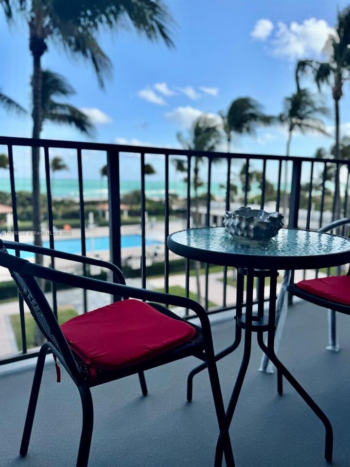 Property Photo:  2625 Collins Ave 305  FL 33140 