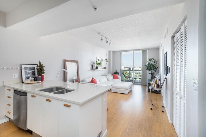 Property Photo: 333 NE 24th St 1505 FL 33137