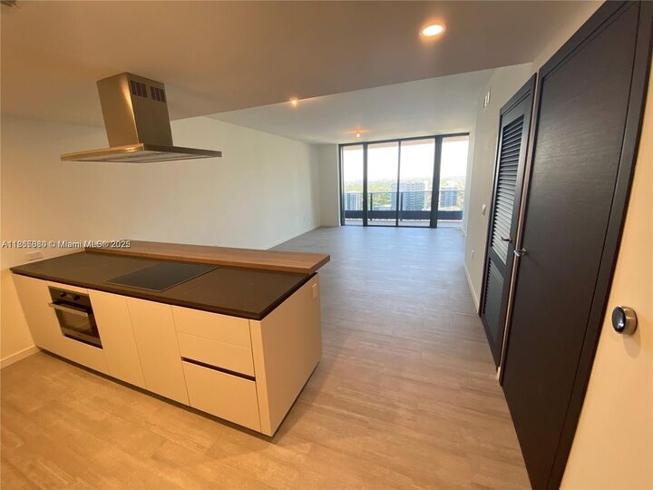 Property Photo: 1000 Brickell Plz 3010 FL 33131