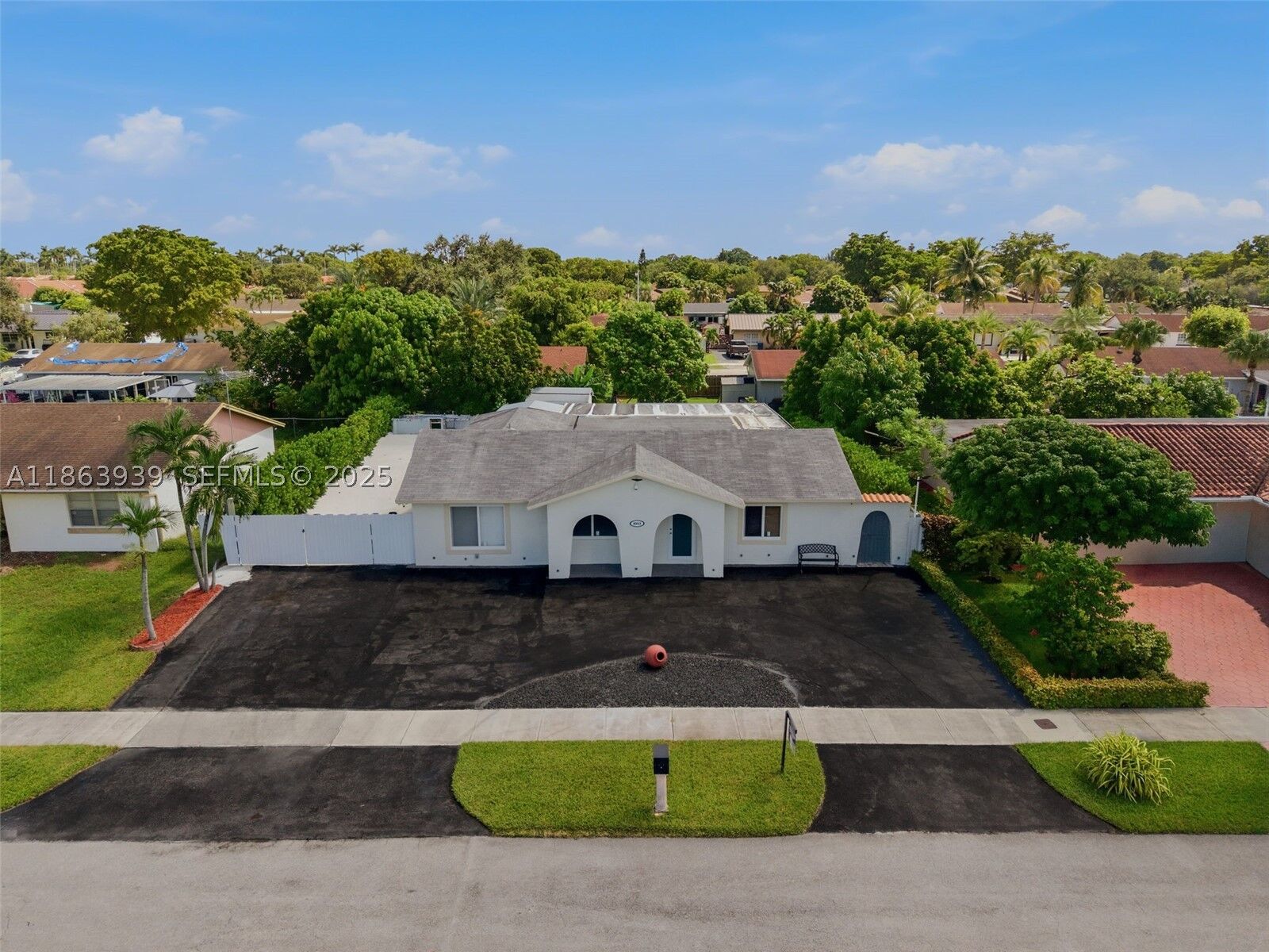 Property Photo: 6553 SW 148th Pl FL 33193