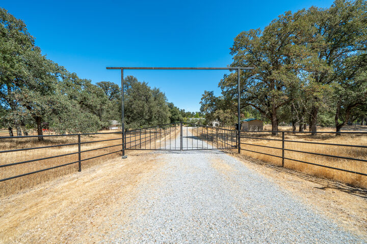 Property Photo: 8533 Maynard Road CA 96073