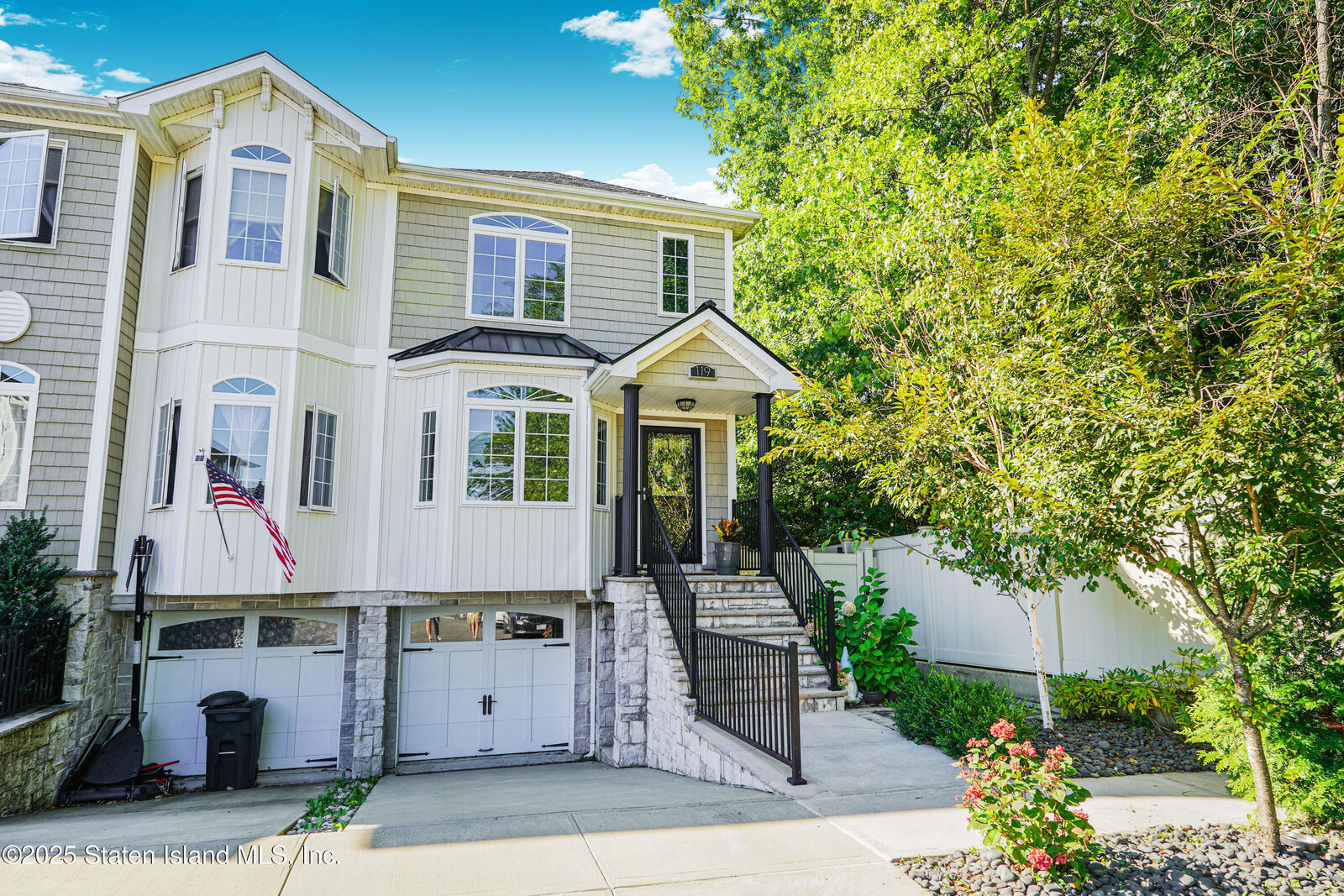 Property Photo:  119 Berkshire Lane  NY 10309 