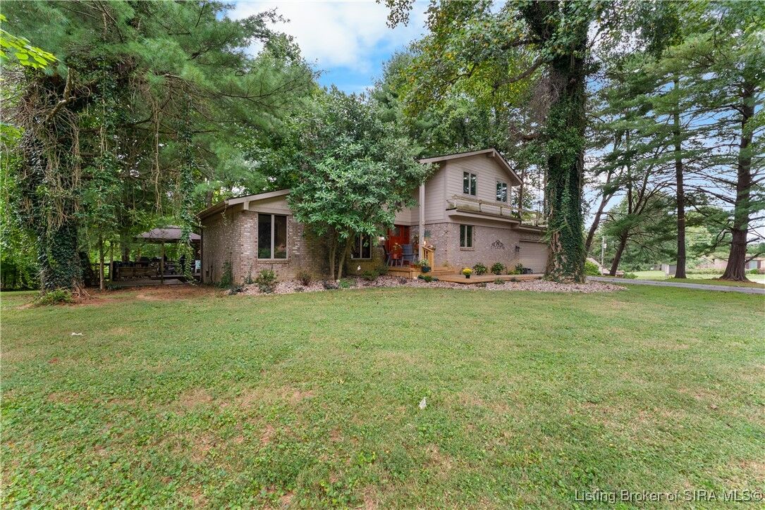 Property Photo: 5008 Denise Way IN 47119