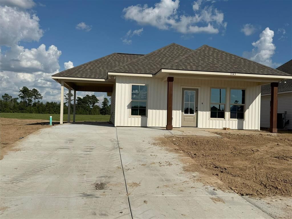 Property Photo: 3143 E Blue Heron Drive E LA 70615