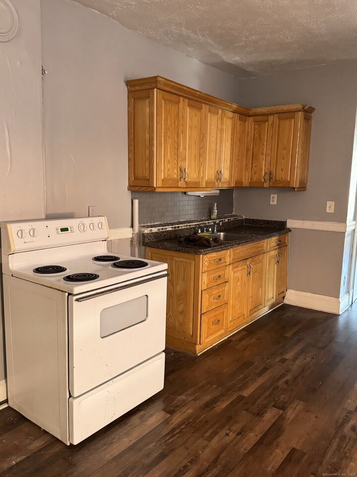 Property Photo:  455 Franklin Avenue  CT 06114 