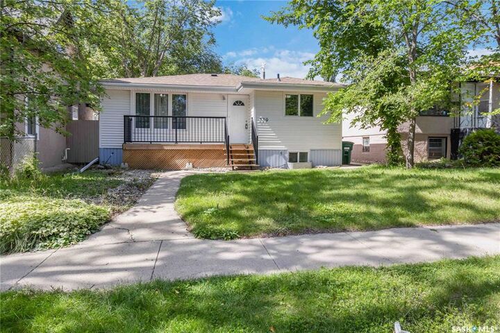 Property Photo:  229 E Avenue N  SK S7L 1R6 