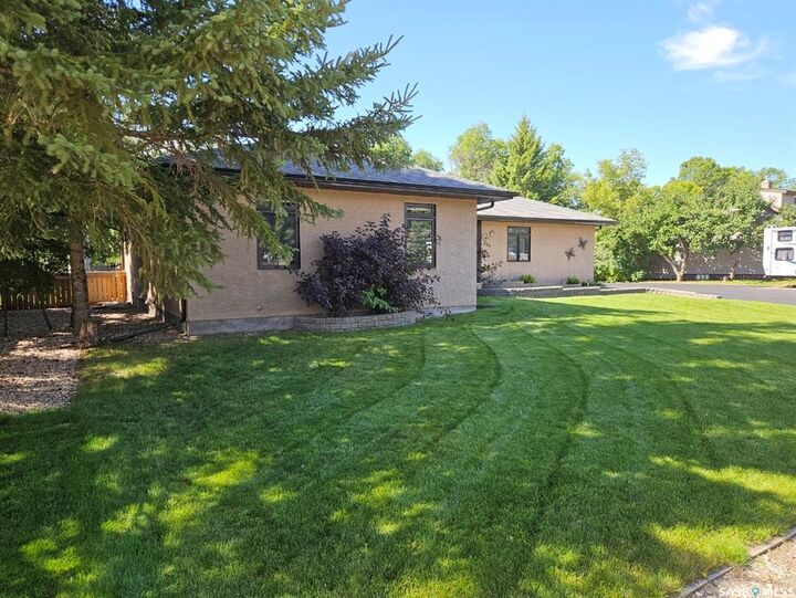 Property Photo:  209 Park Street  SK S0K 2P0 