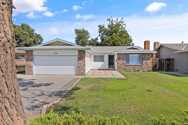 1700 W La Vida Avenue  Visalia CA 93277 photo